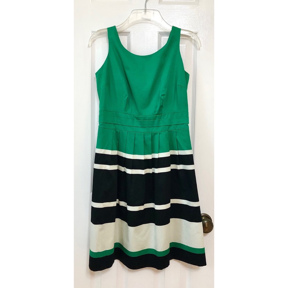 🌼2/$30🌼 The Limited Pleated Green/White/Black Dress